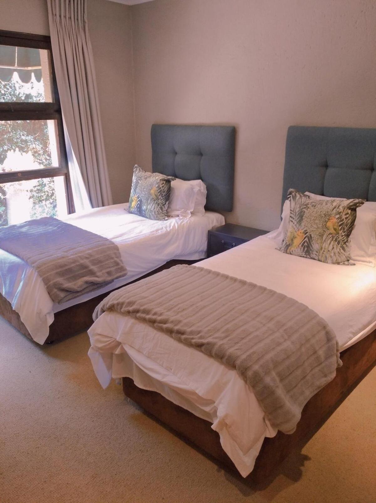 Pecanwood Relaxing Villa 5 Bedroom With Pool Hartbeespoort Exterior photo