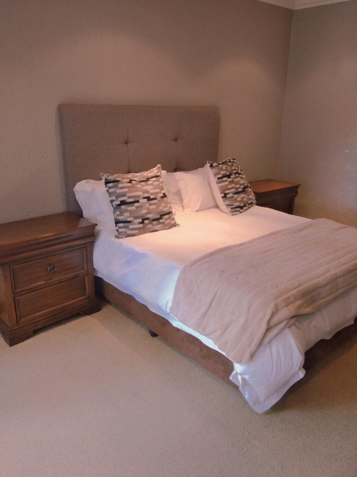 Pecanwood Relaxing Villa 5 Bedroom With Pool Hartbeespoort Exterior photo