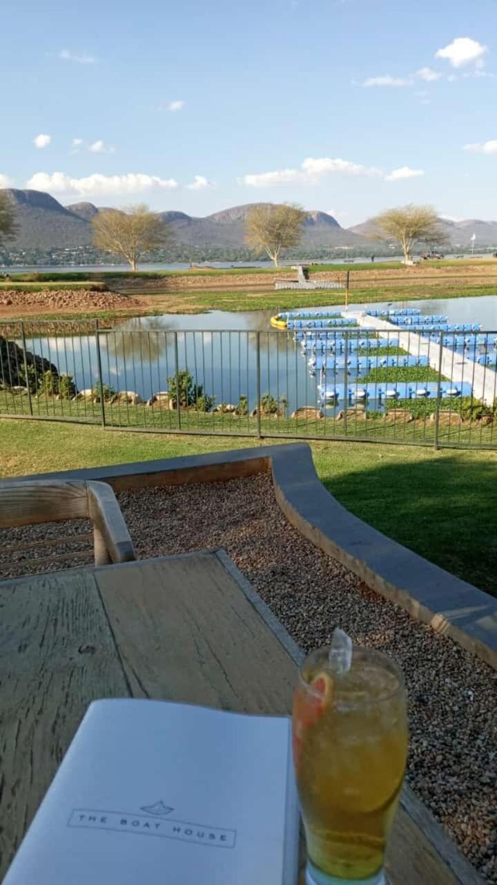 Pecanwood Relaxing Villa 5 Bedroom With Pool Hartbeespoort Exterior photo