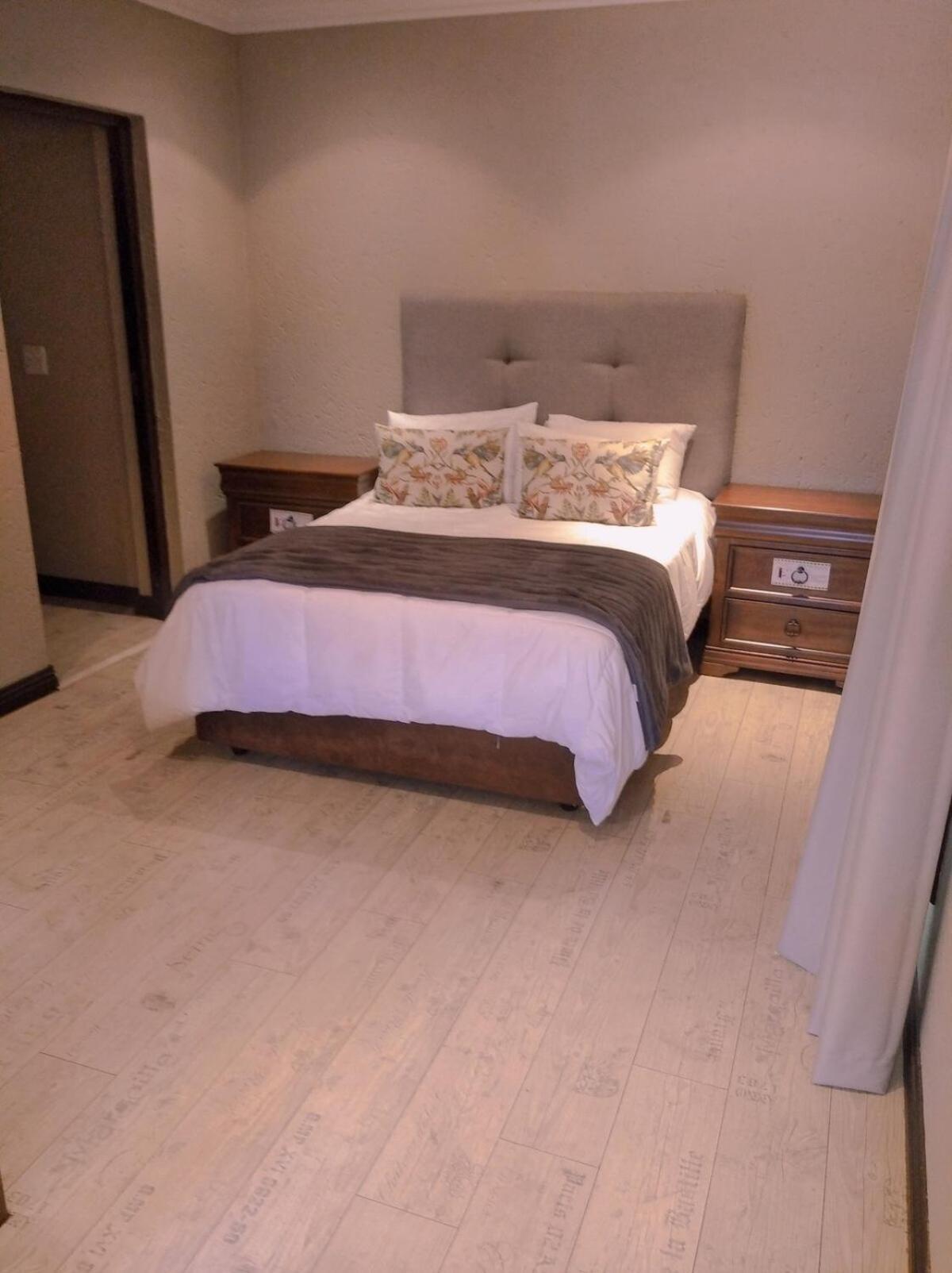 Pecanwood Relaxing Villa 5 Bedroom With Pool Hartbeespoort Exterior photo