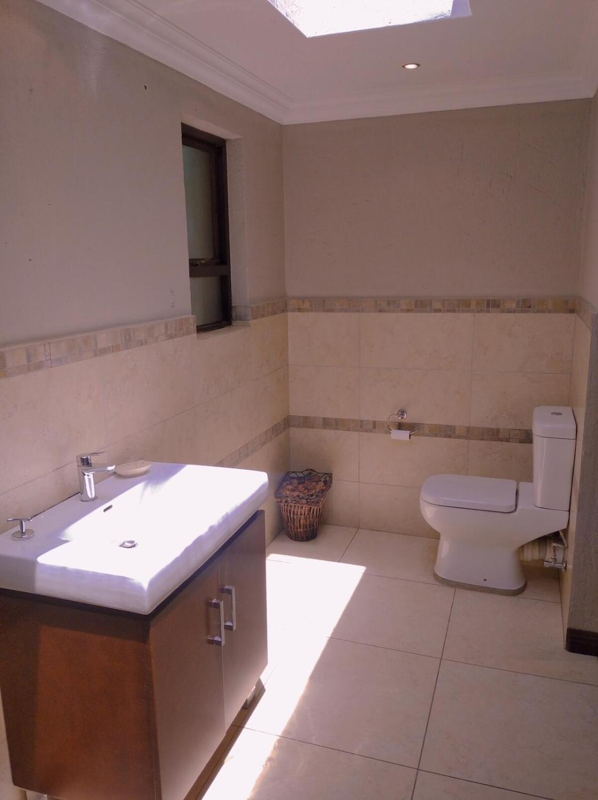 Pecanwood Relaxing Villa 5 Bedroom With Pool Hartbeespoort Exterior photo