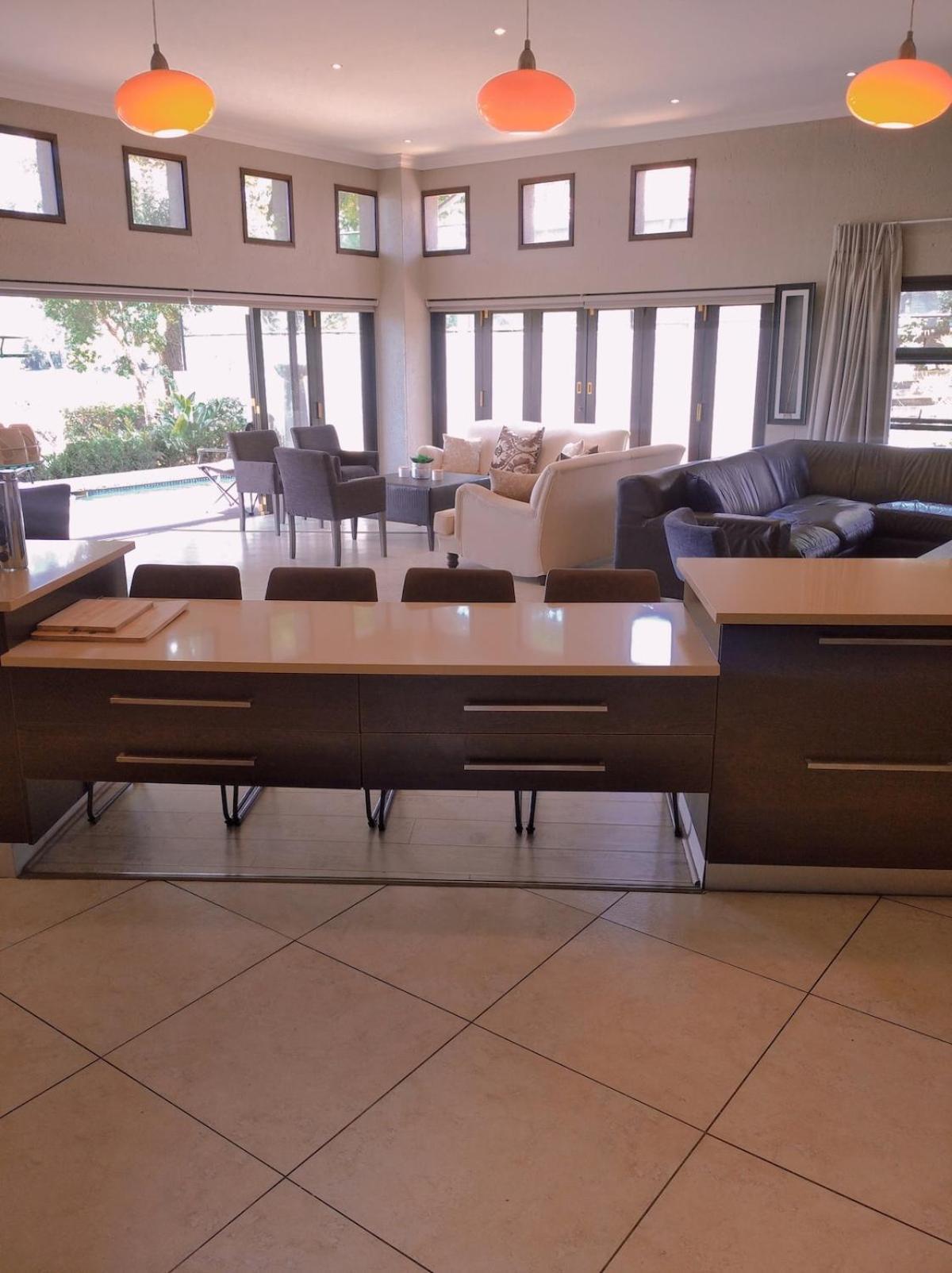 Pecanwood Relaxing Villa 5 Bedroom With Pool Hartbeespoort Exterior photo