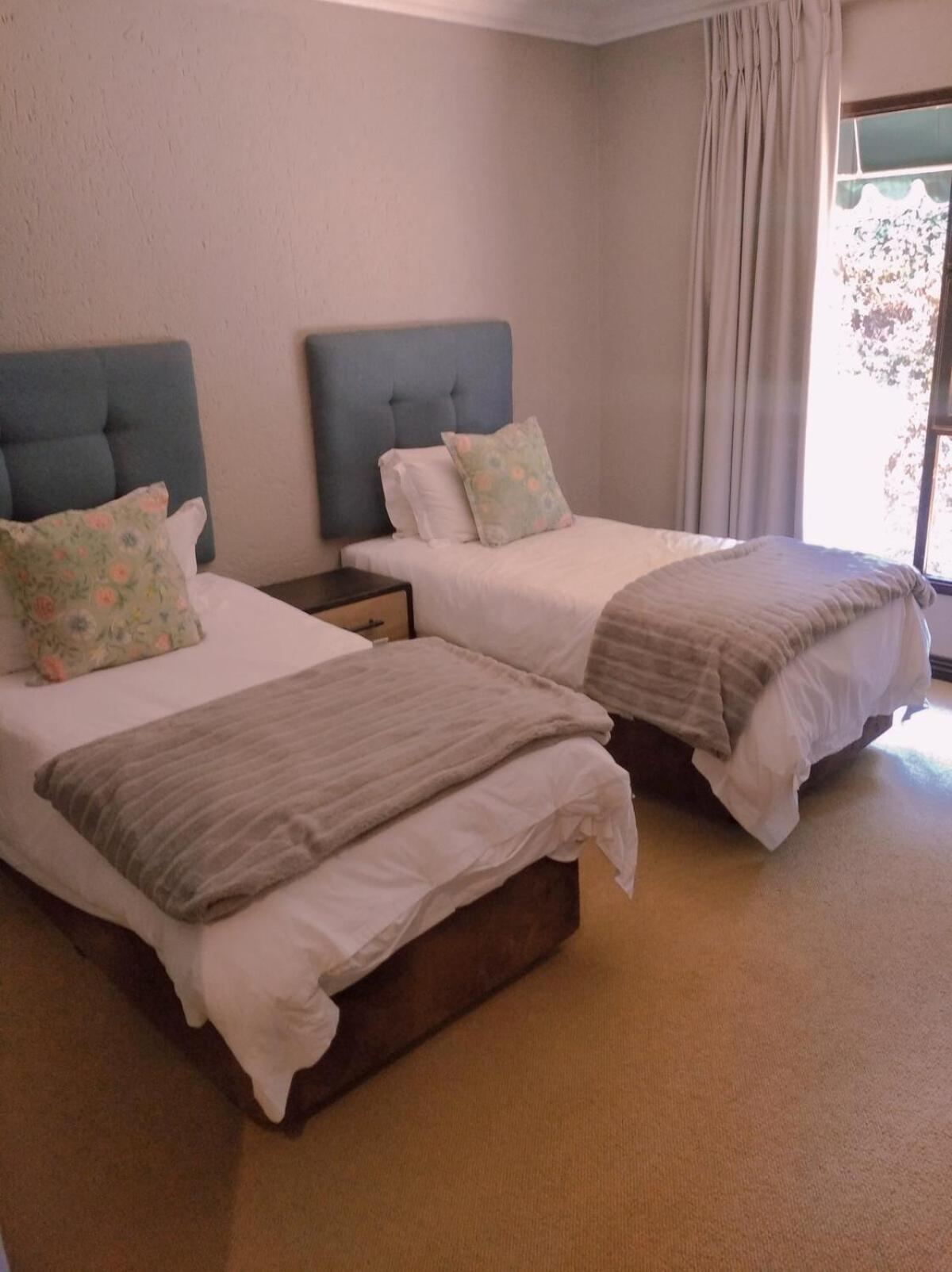 Pecanwood Relaxing Villa 5 Bedroom With Pool Hartbeespoort Exterior photo