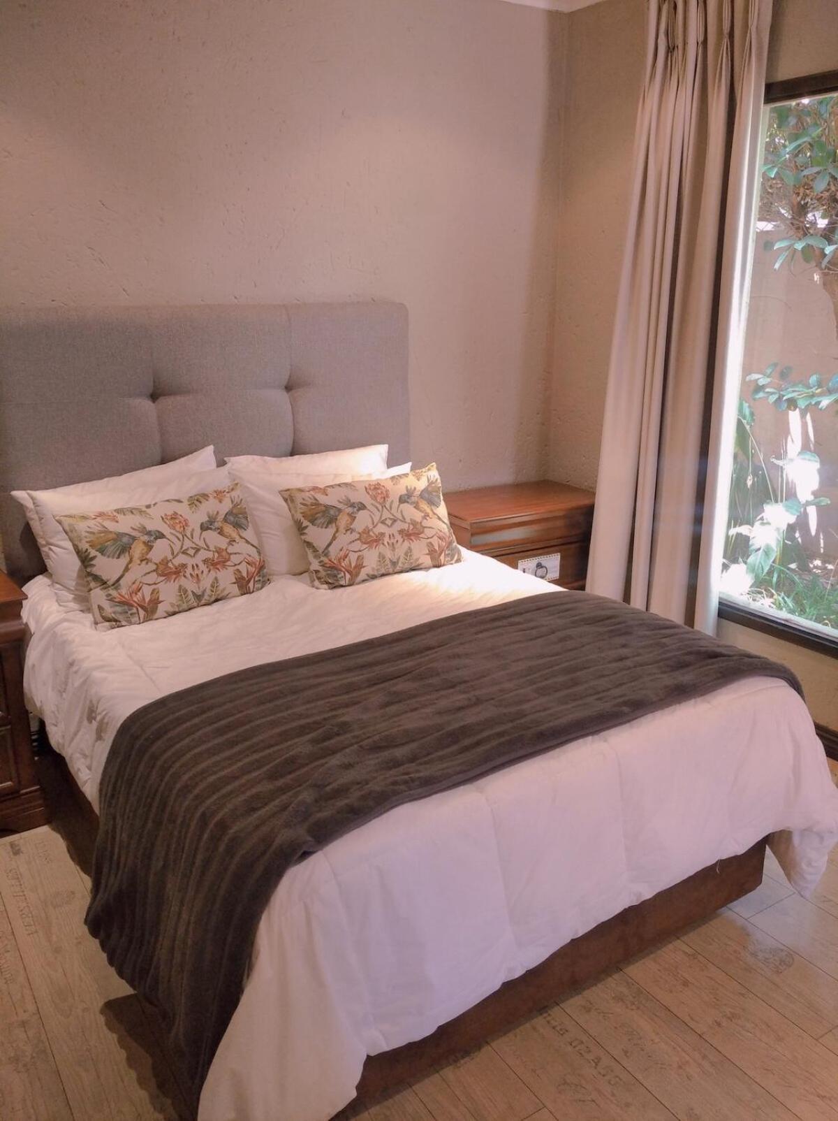 Pecanwood Relaxing Villa 5 Bedroom With Pool Hartbeespoort Exterior photo