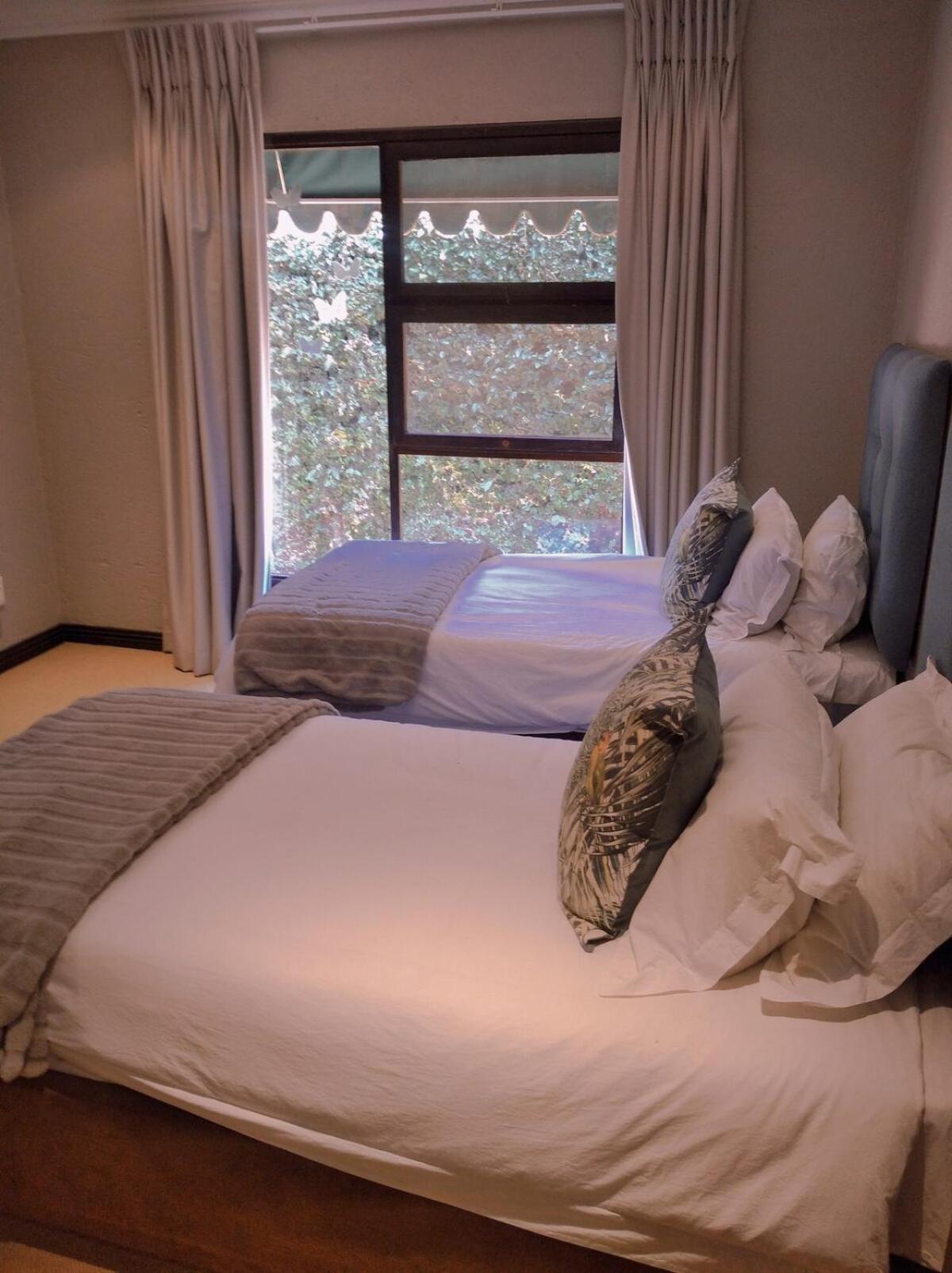 Pecanwood Relaxing Villa 5 Bedroom With Pool Hartbeespoort Exterior photo