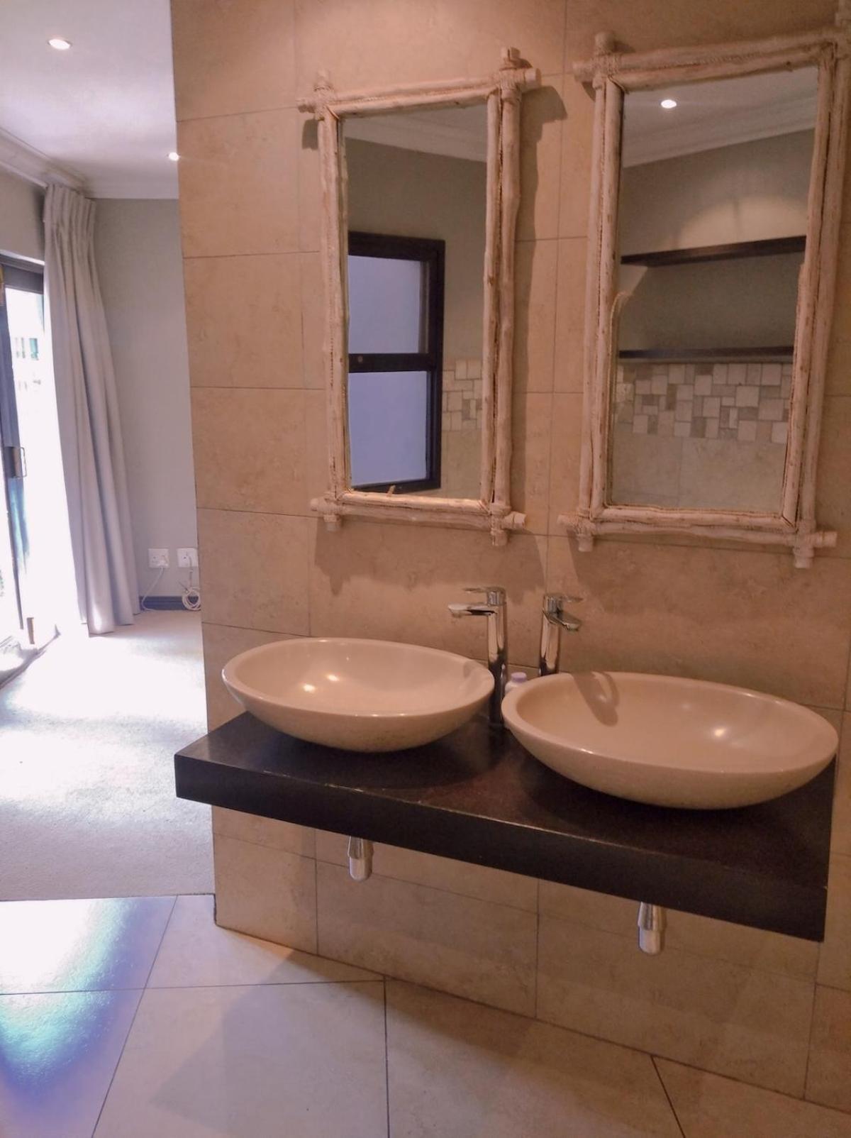 Pecanwood Relaxing Villa 5 Bedroom With Pool Hartbeespoort Exterior photo